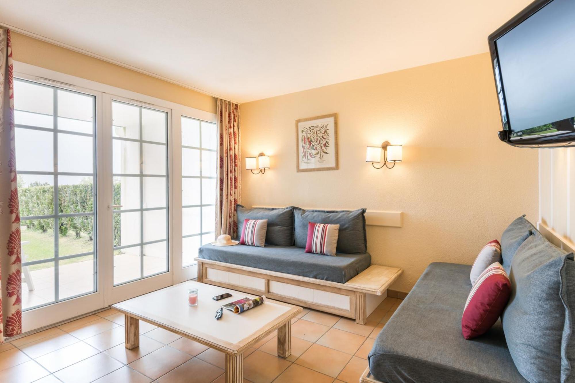 One-Bedroom Apartment Sleeping Alcove Terrace or Balcony