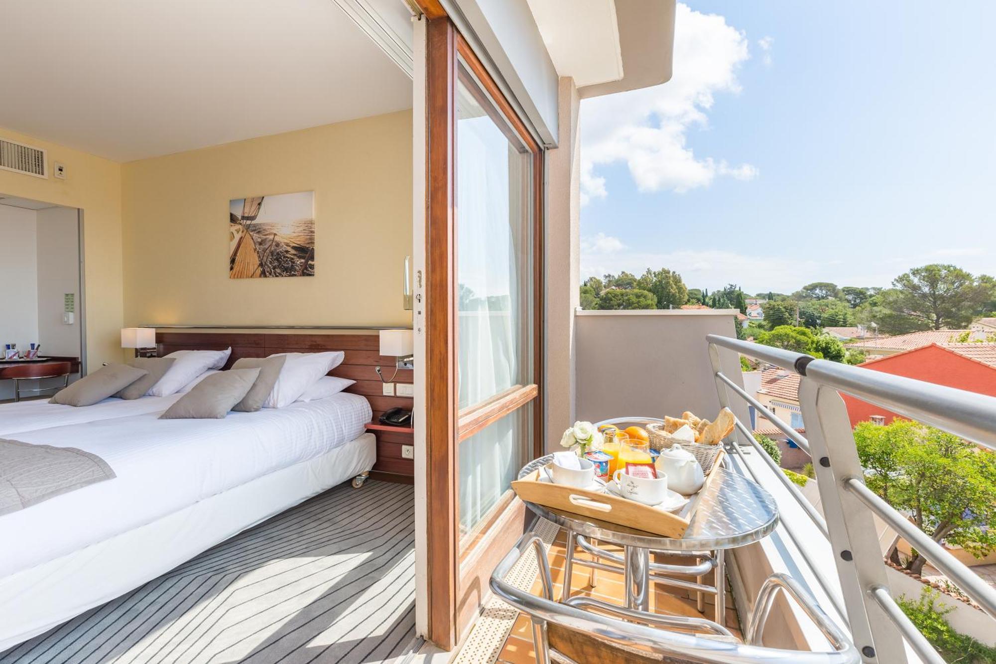 Comfort Double or Twin Room Swimming pool Access Balcony or Terrace