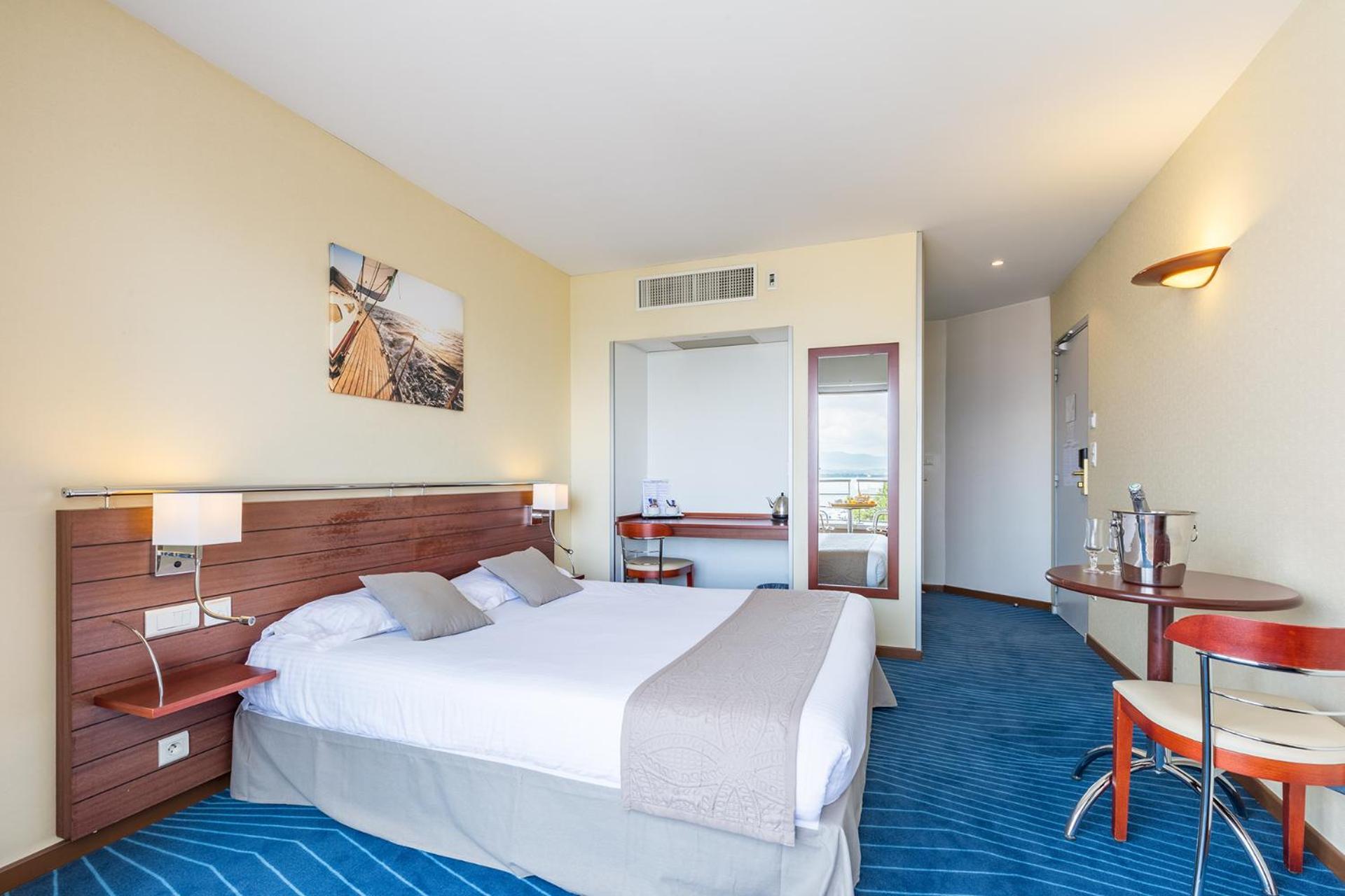 Comfort Double or Twin Room Swimming pool Access Balcony or Terrace
