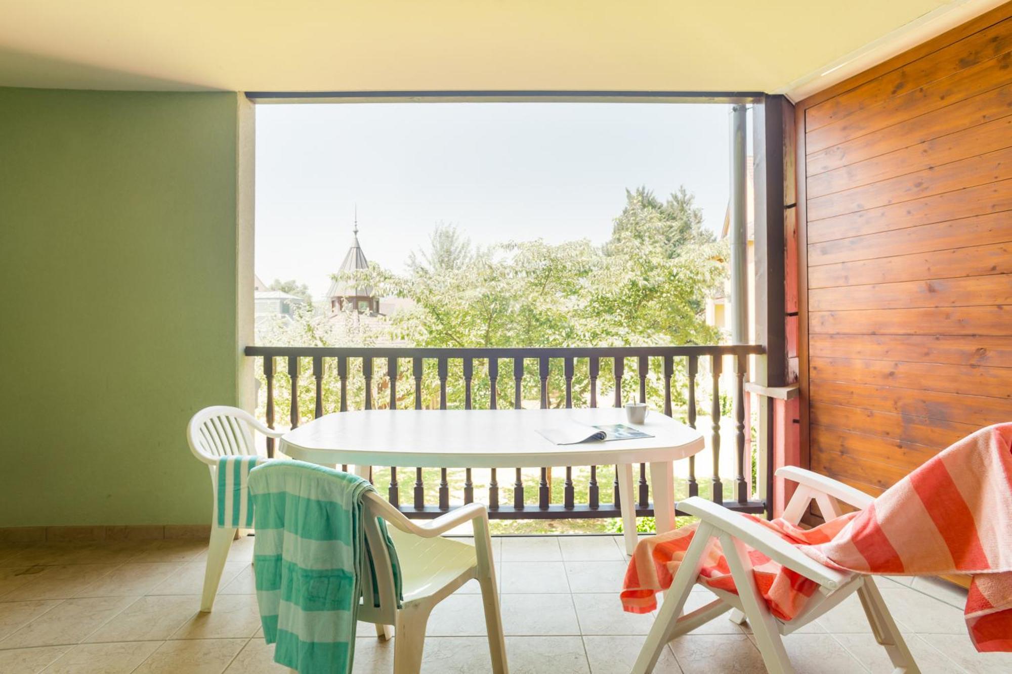 One-Bedroom Apartment Sleeping Alcove Garden View