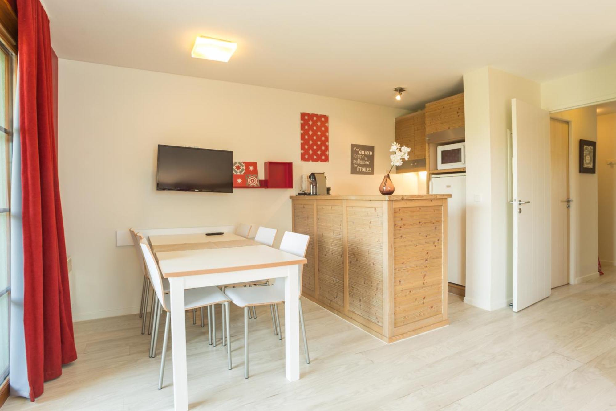 One-Bedroom Apartment Sleeping Alcove Garden View