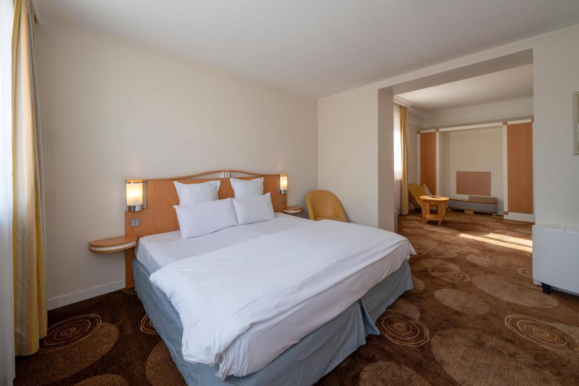 Deluxe Suite