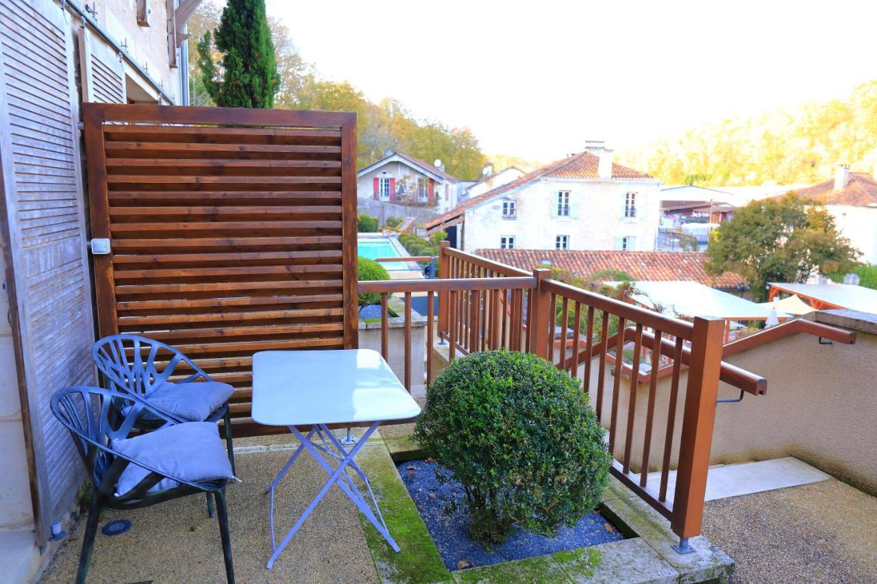 Deluxe Double Room Shower