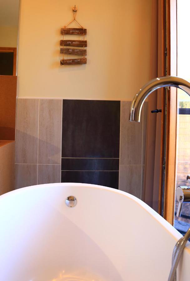 Deluxe Double Room Bath