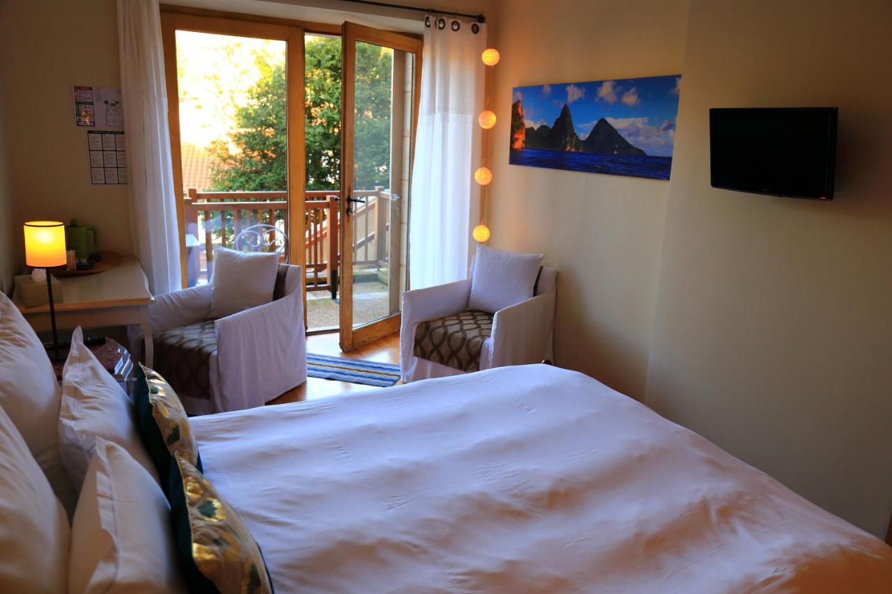 Deluxe Double Room Shower