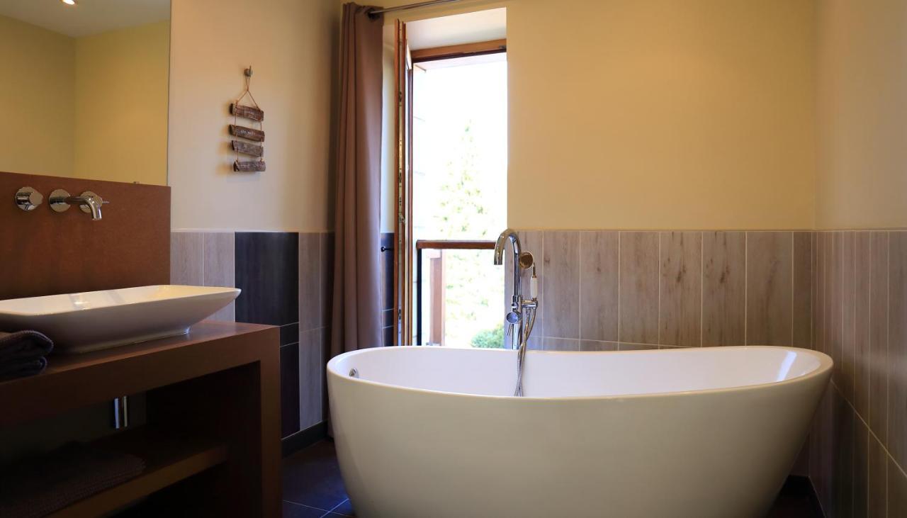 Deluxe Double Room Bath