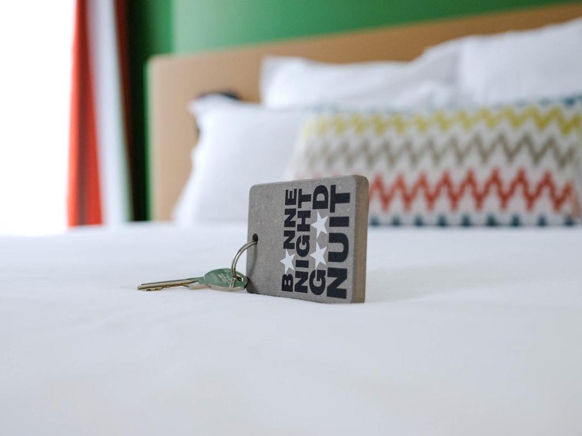 Large Comfort Room