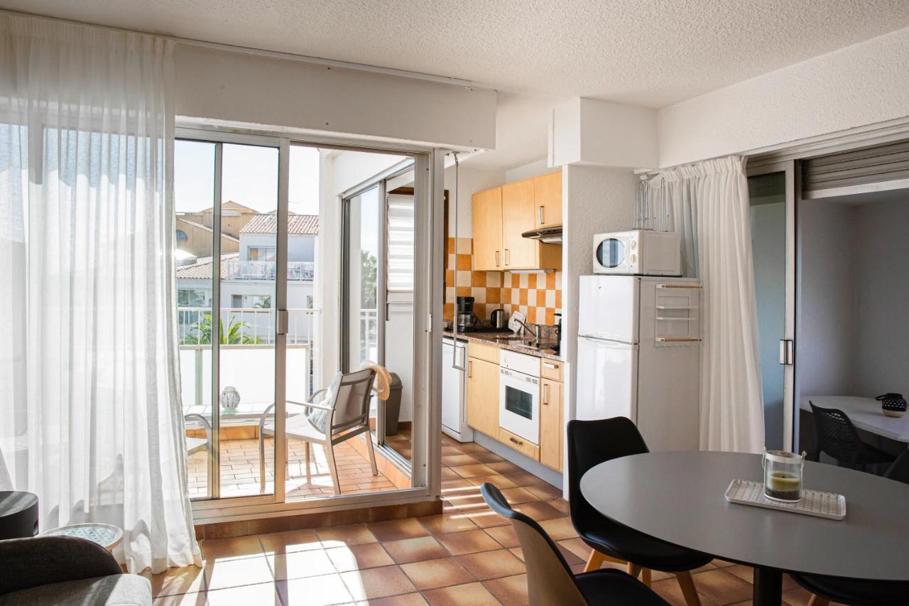 Three-Bedroom Apartment Terrace Sea View