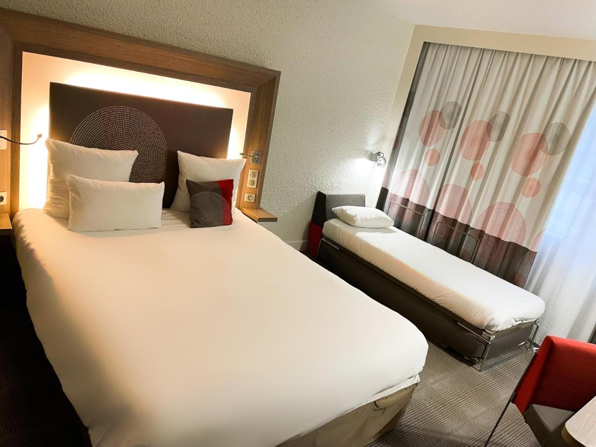 Classic Room 1 Double Bed 2 Single Beds