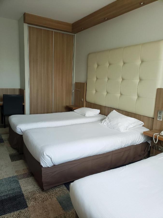 3 Single Beds