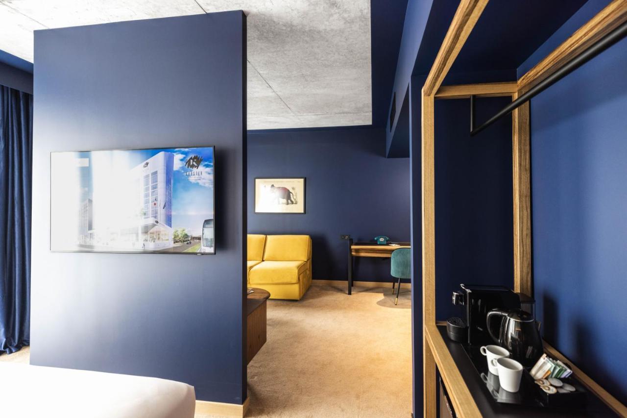 SUITE K