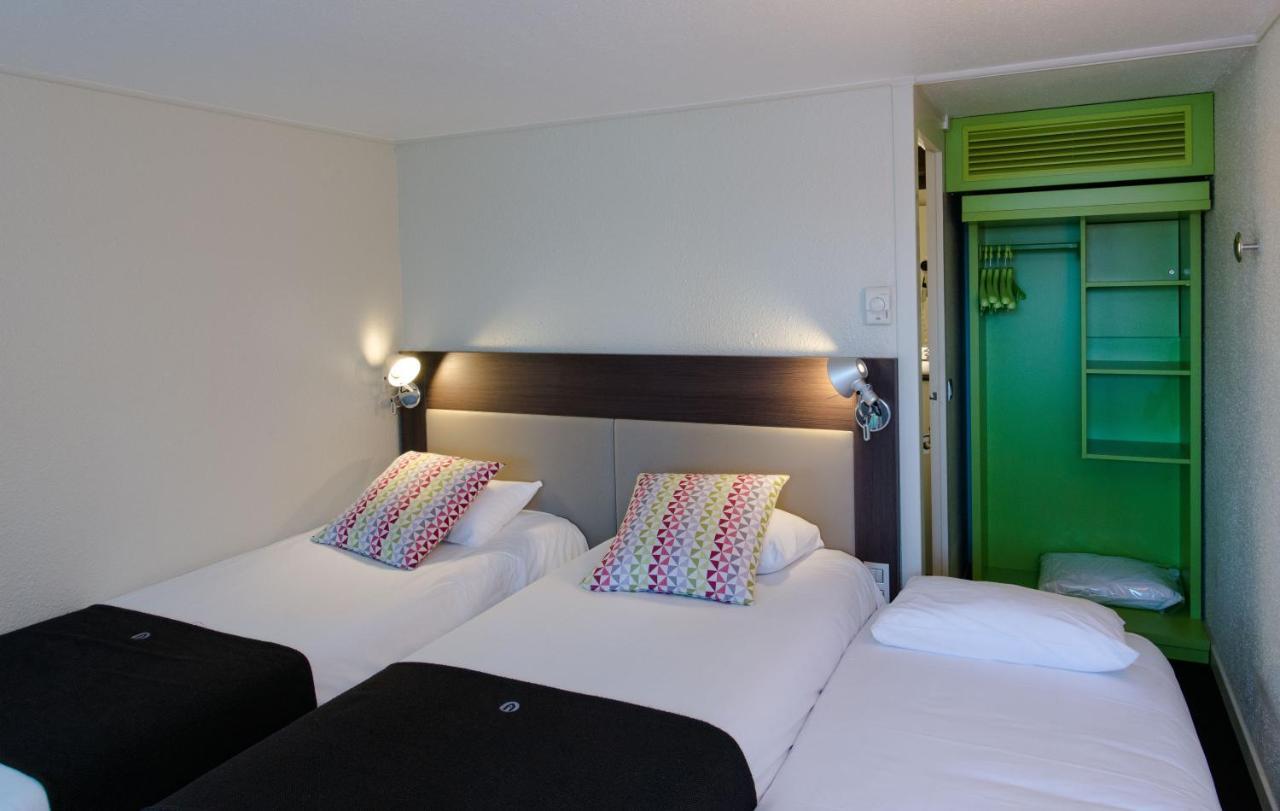 Standard Twin Room One Single Bed Up to Ten Years