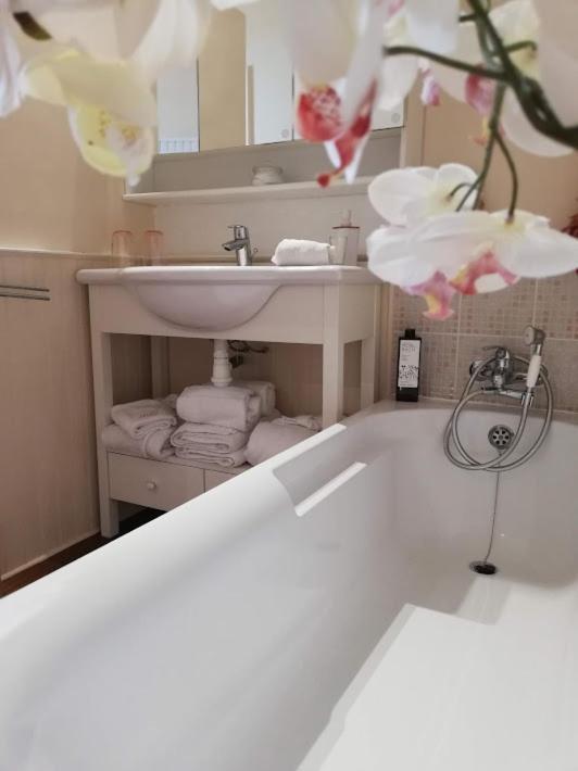Deluxe Double Room Bath
