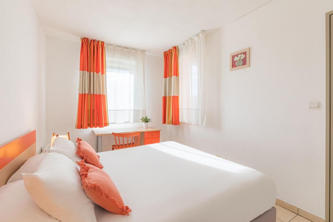 One Bedroom Apartment