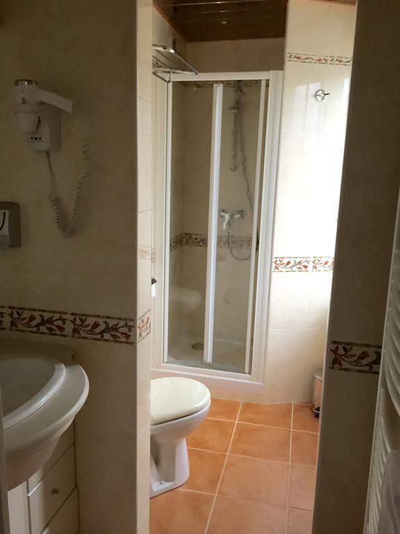 Comfort Double Room Shower