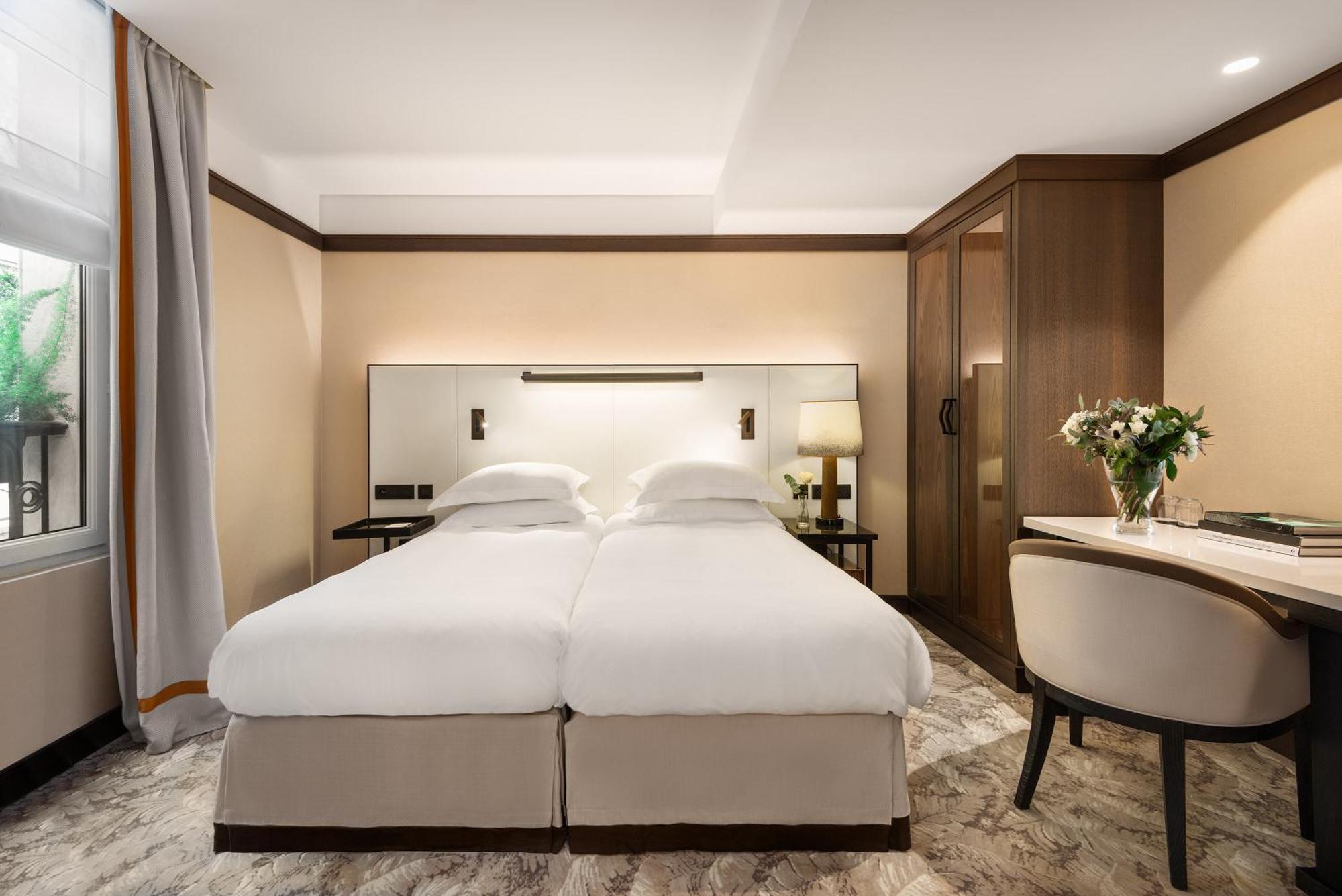 Deluxe Queen Room