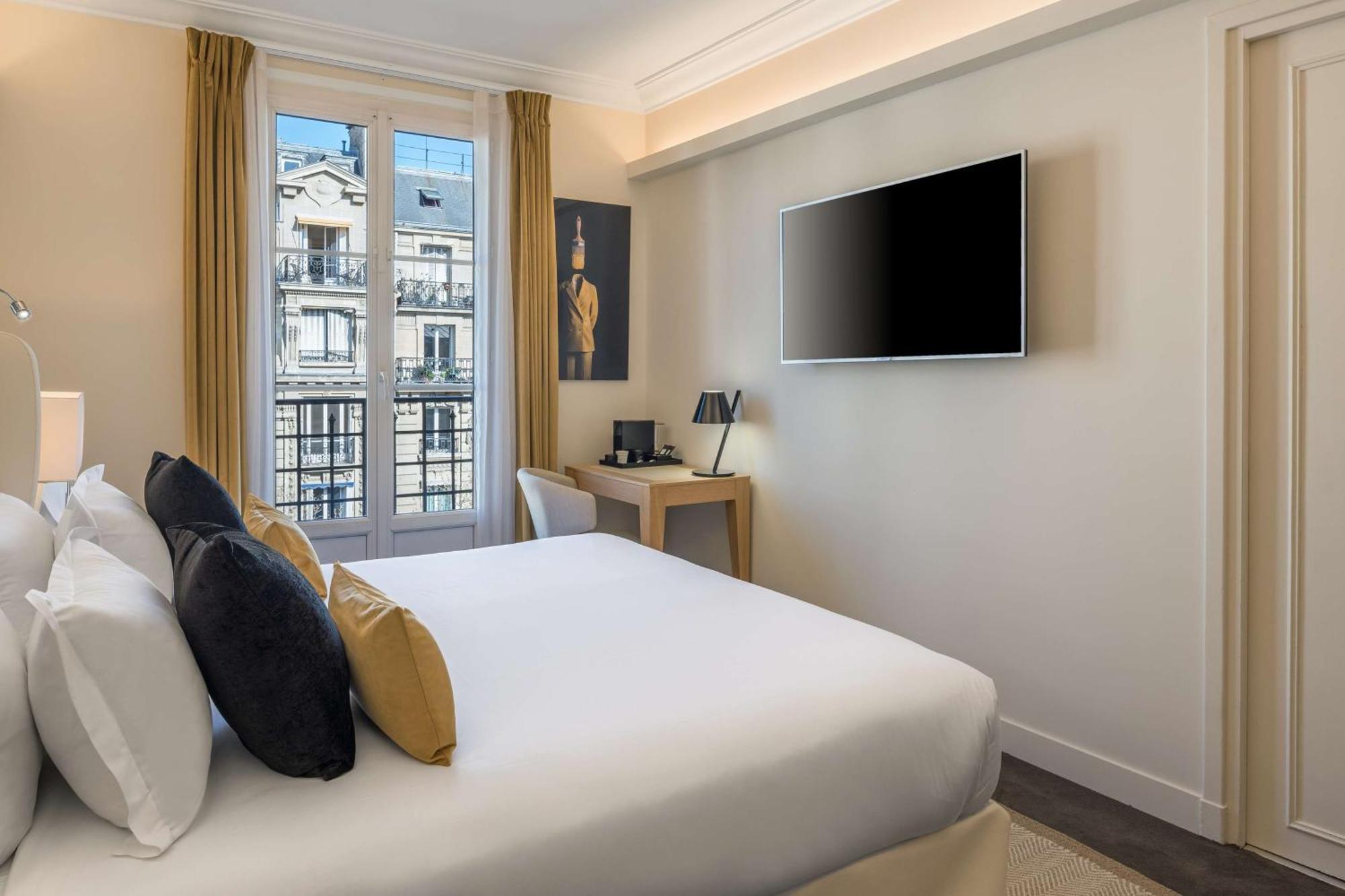 Deluxe King Room City View