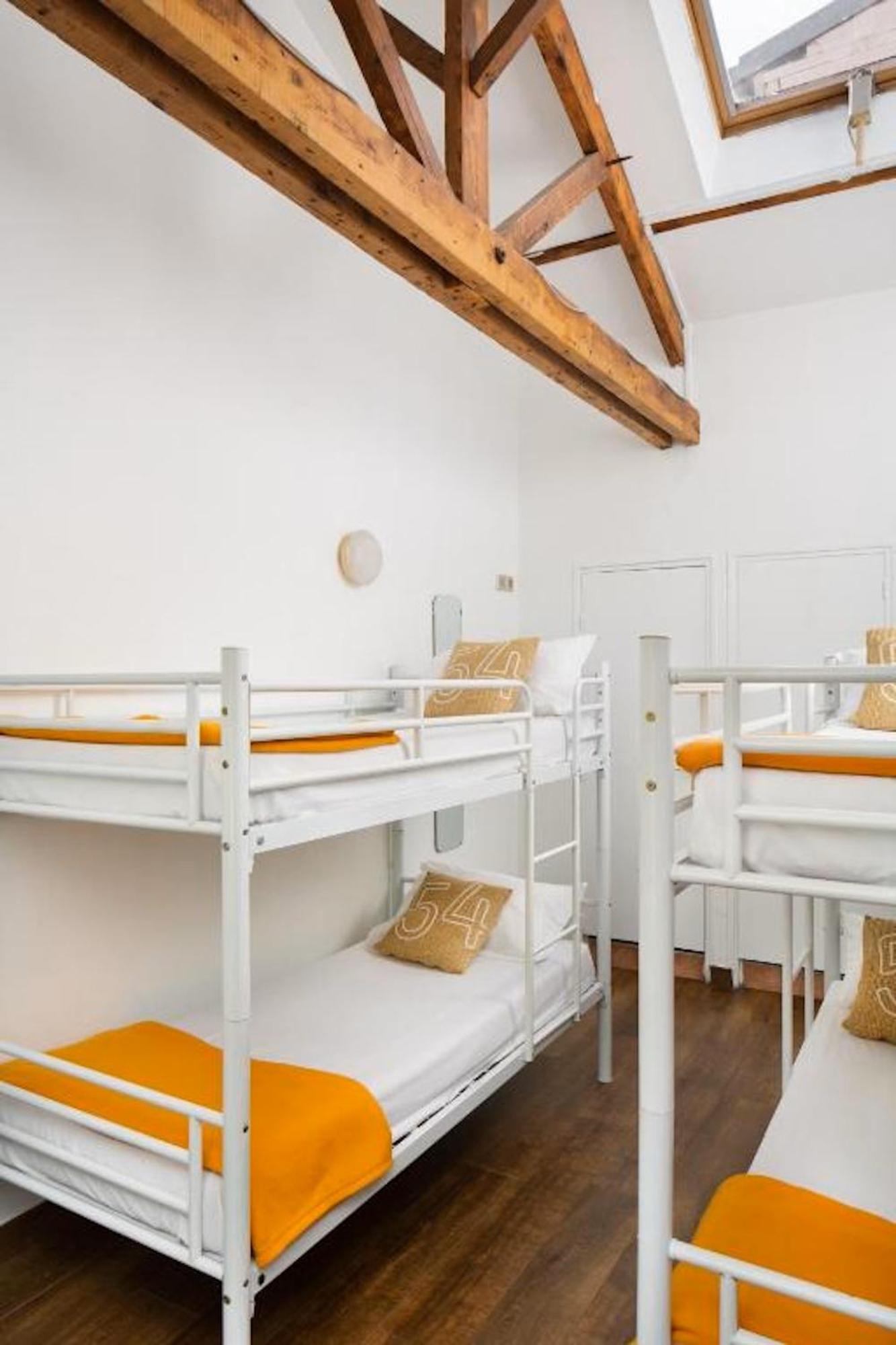 Bed 12-Bed Mixed Dormitory Room