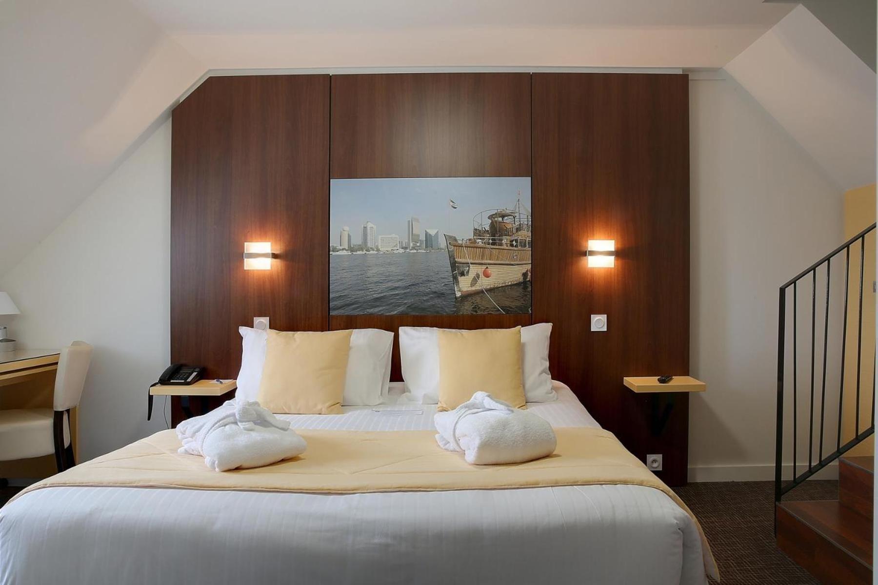 Superior Garden Level Room or Superior Lateral Sea View Room Mansard Roof