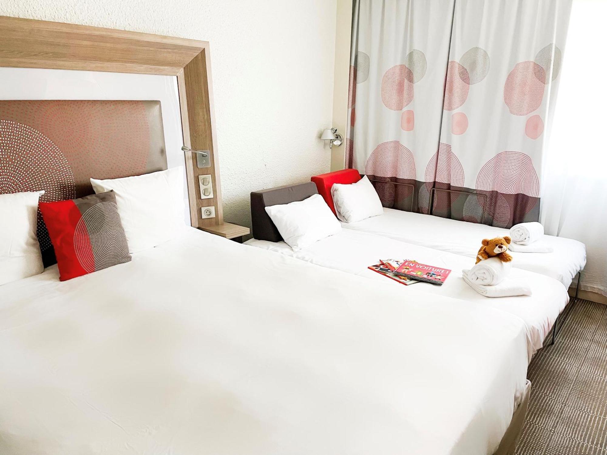 Classic Room 1 Double Bed 2 Single Beds