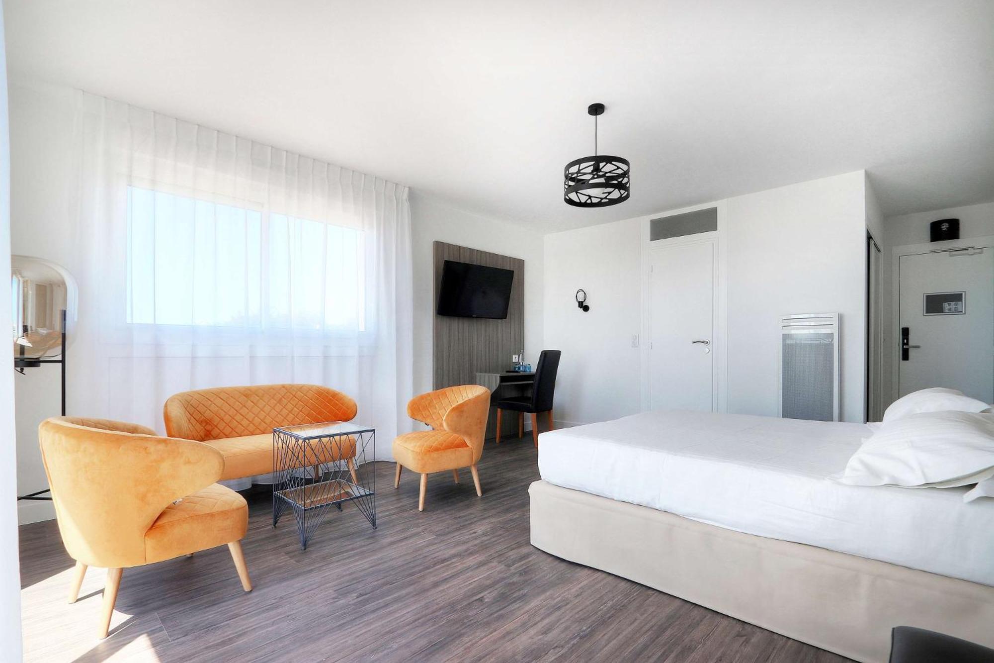 Deluxe Queen Room