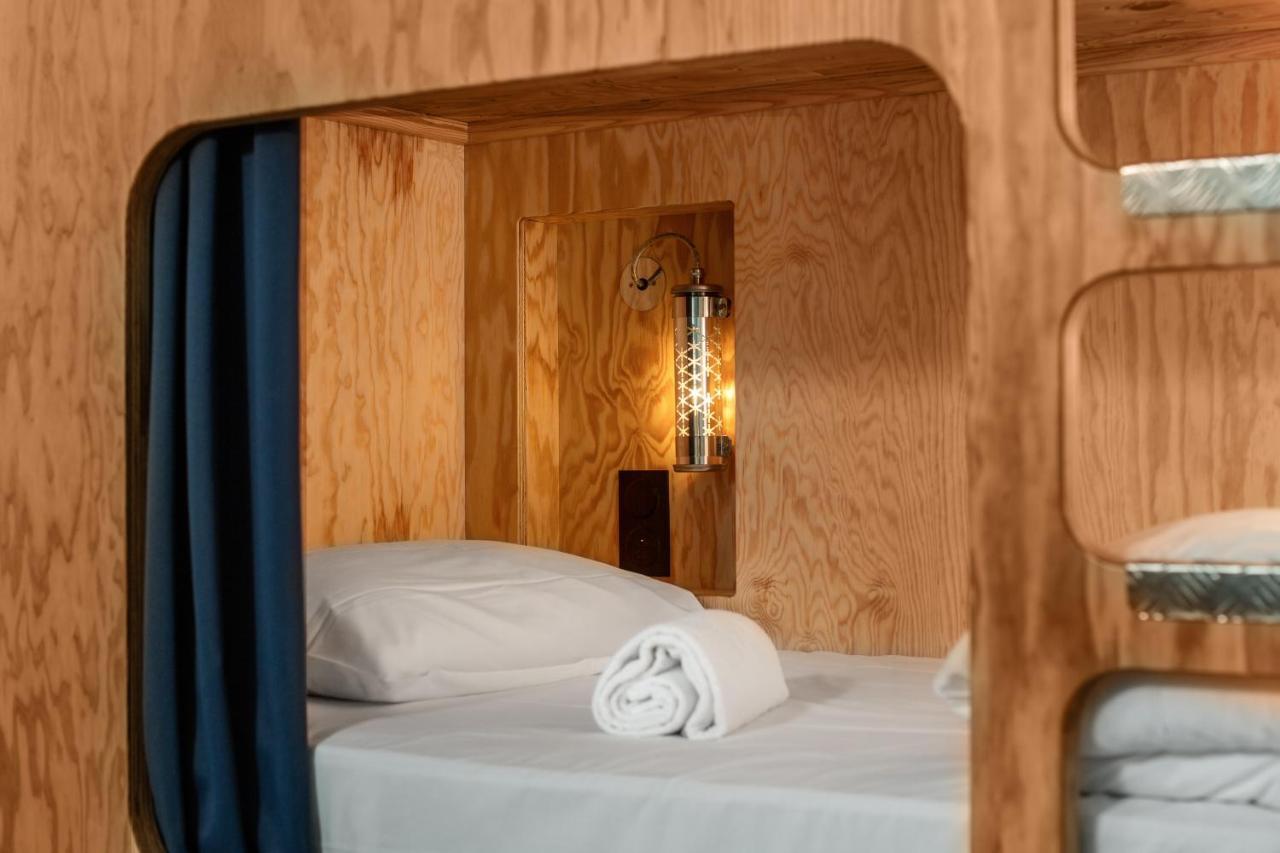 Eklo bed dormitory men only