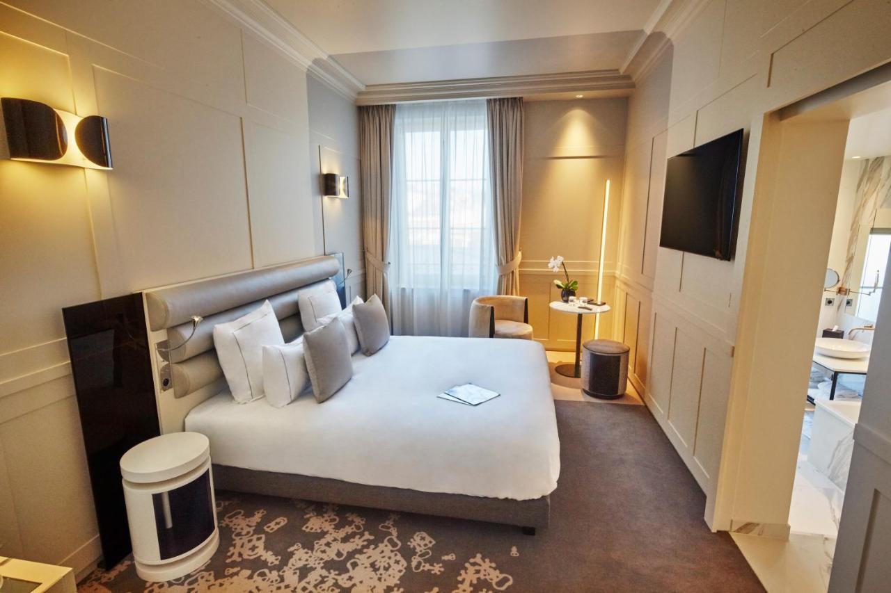 Deluxe Room Large Bed