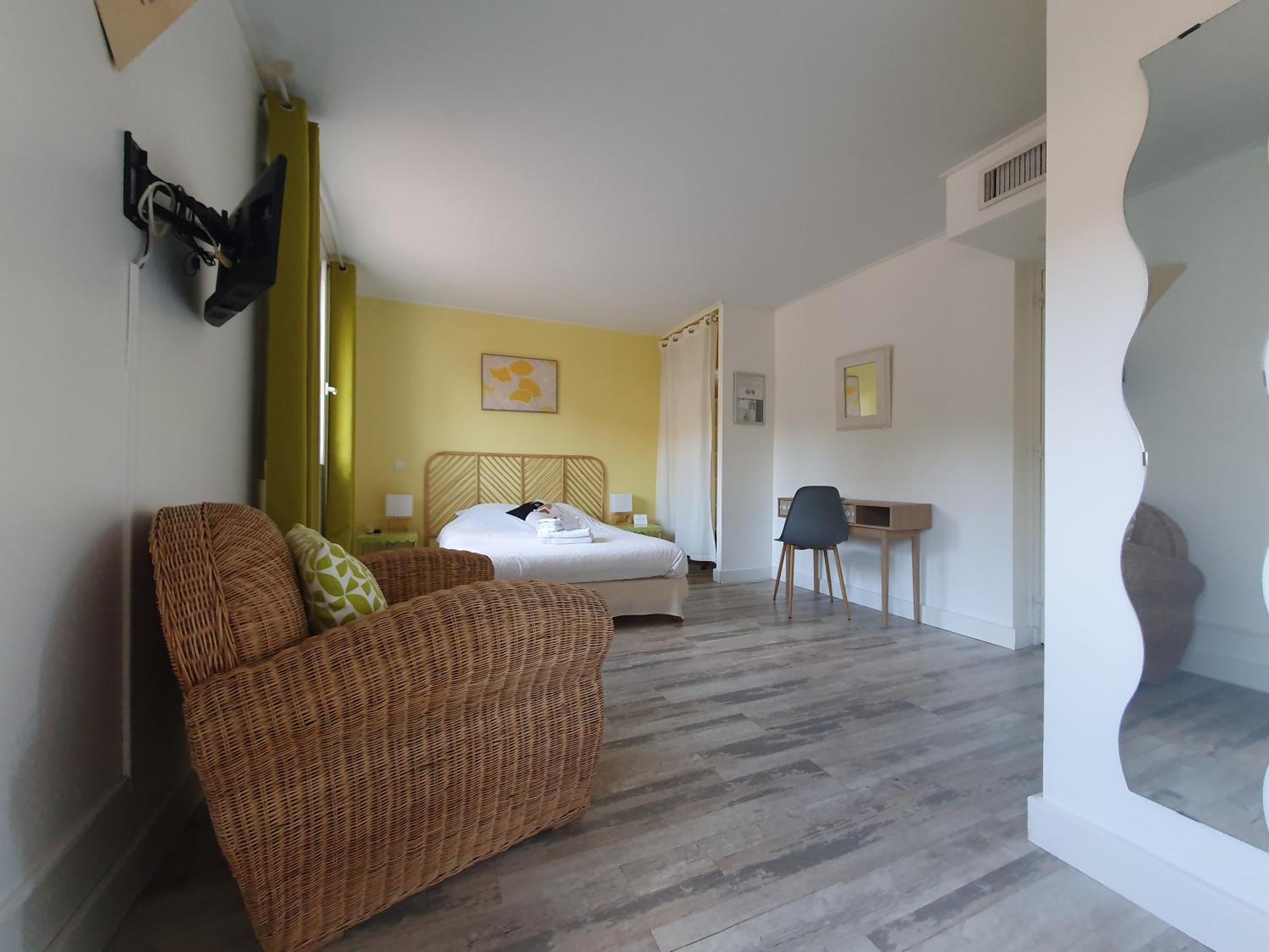 Triple Room Road Side