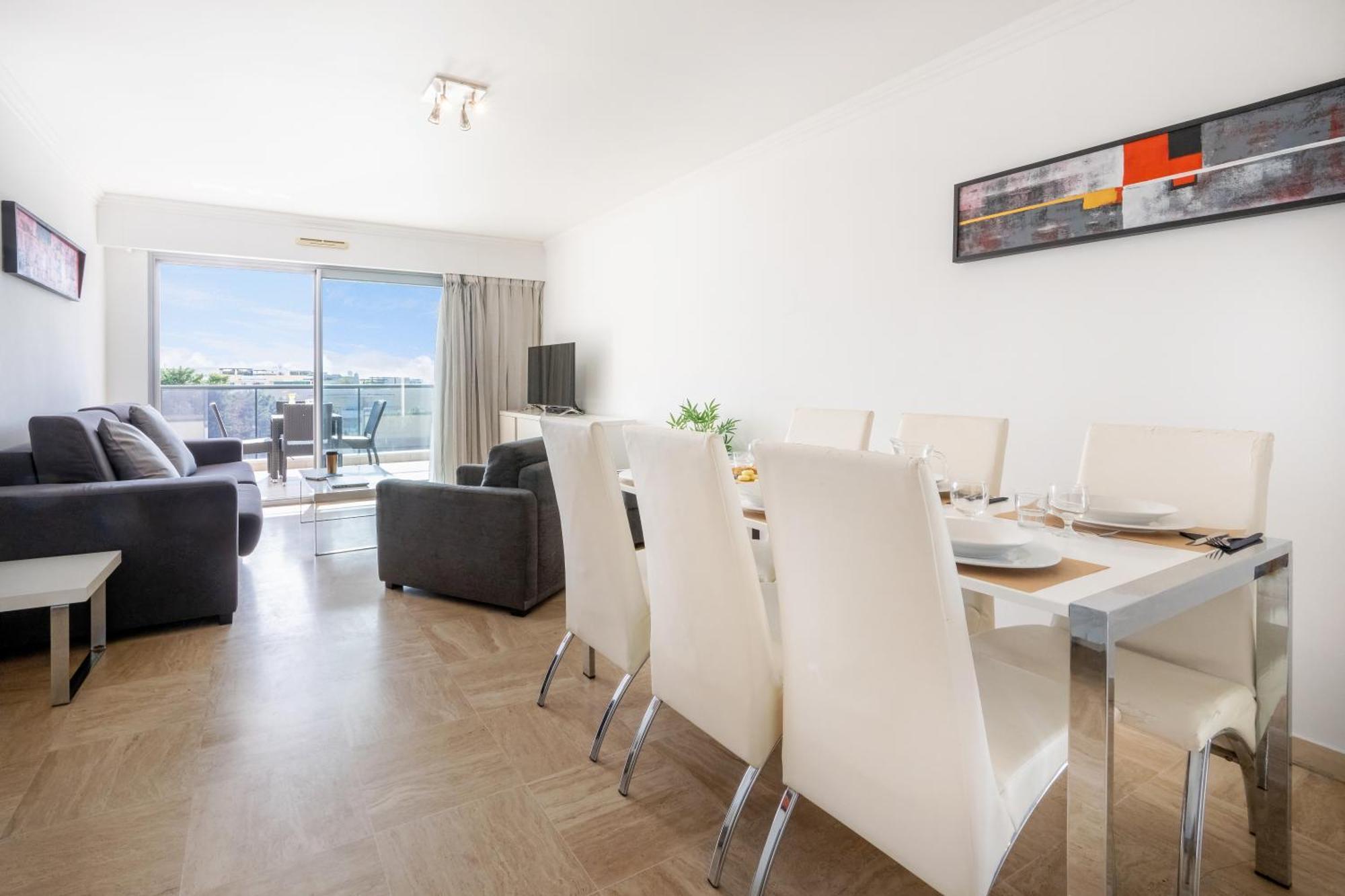Two-Bedroom Apartment swimming-pool view