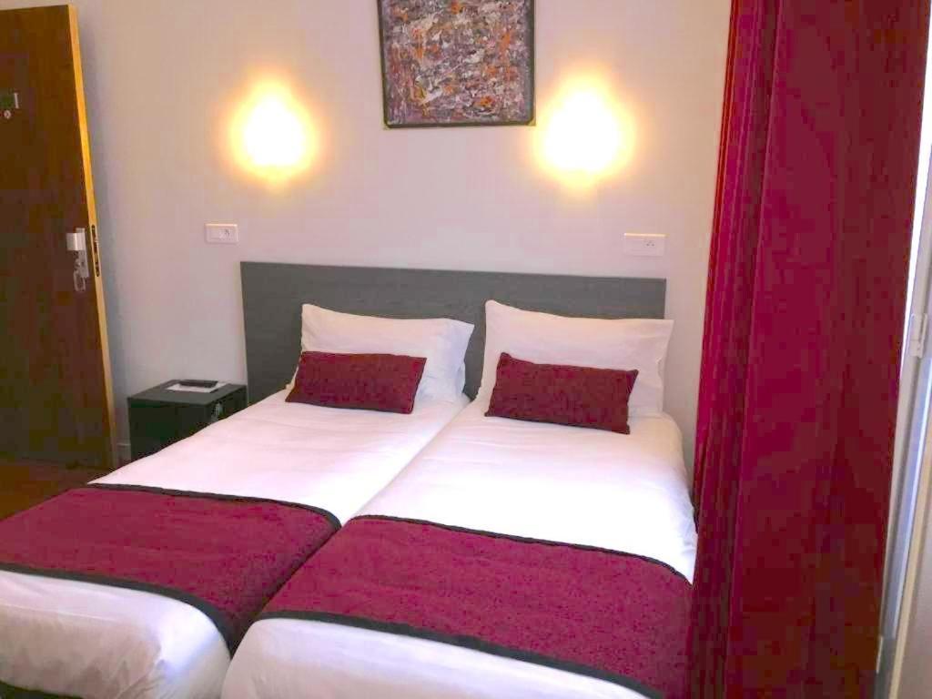 Twin Room Air-Conditioning