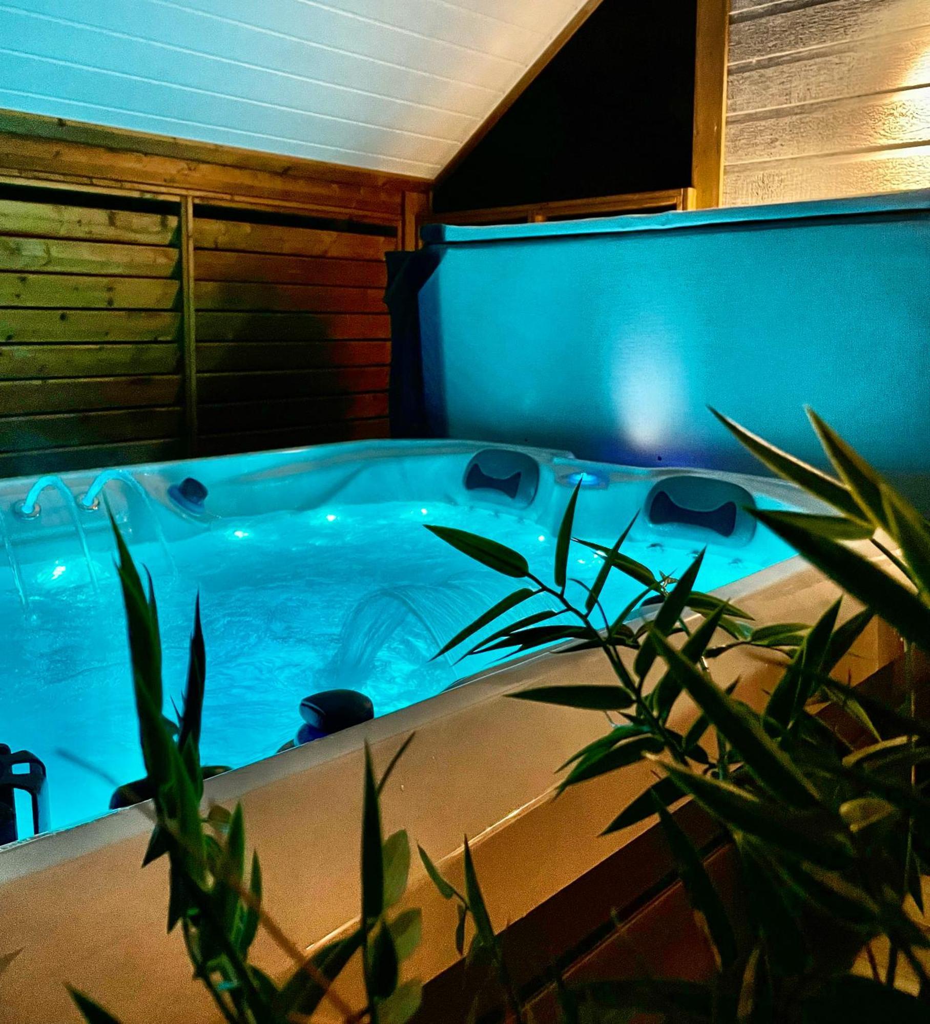Suite Hot Tub Garden View