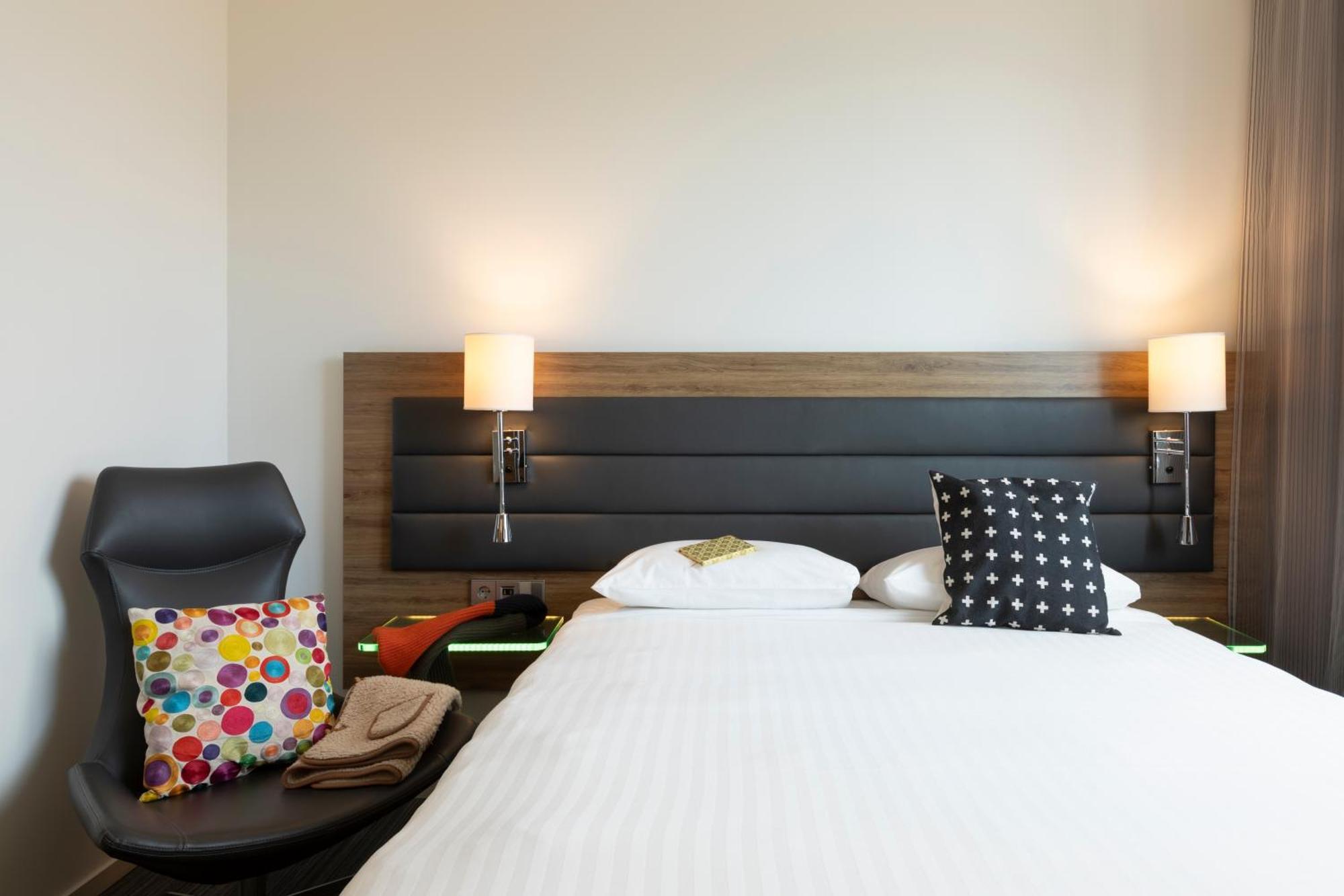 Moxy Queen Room