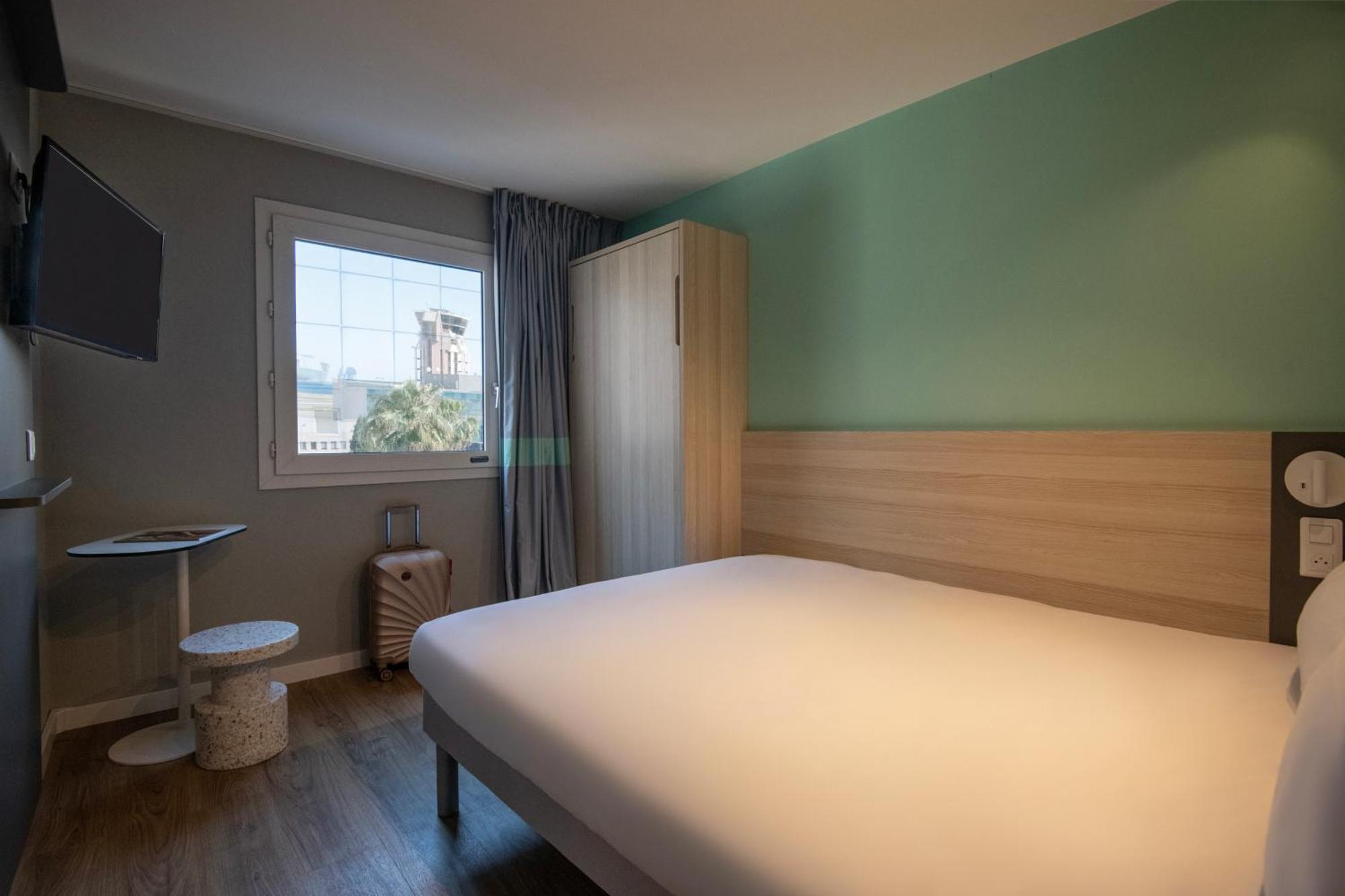 Standard Double Room one Queen Bed