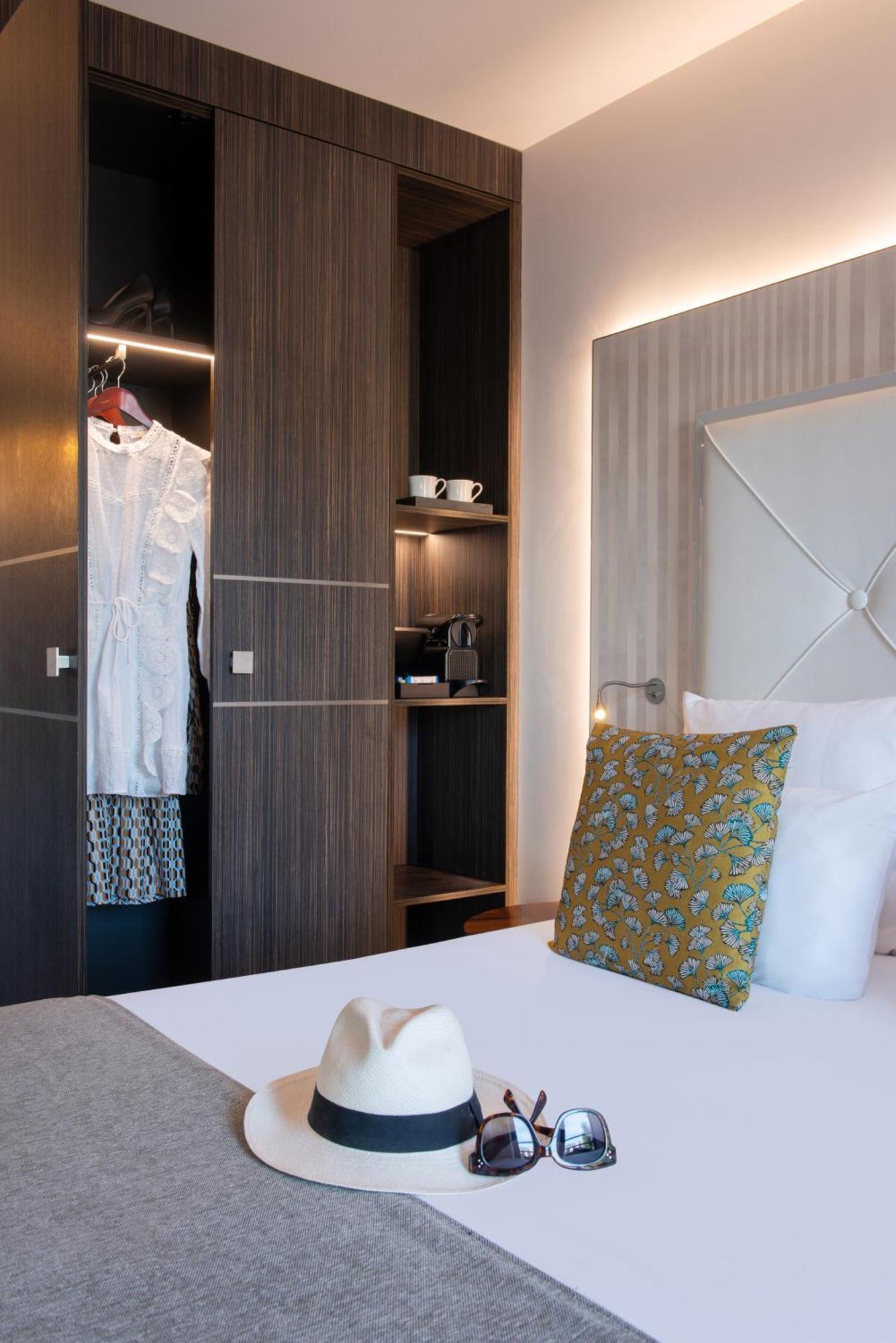 Double or Twin Room courtyard view or street view