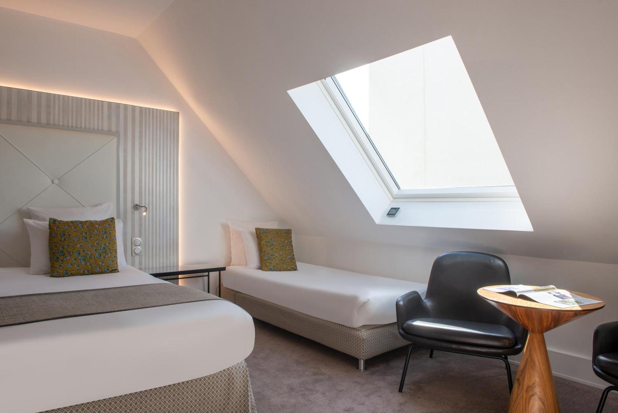 Privilege Triple Room courtyard or street view