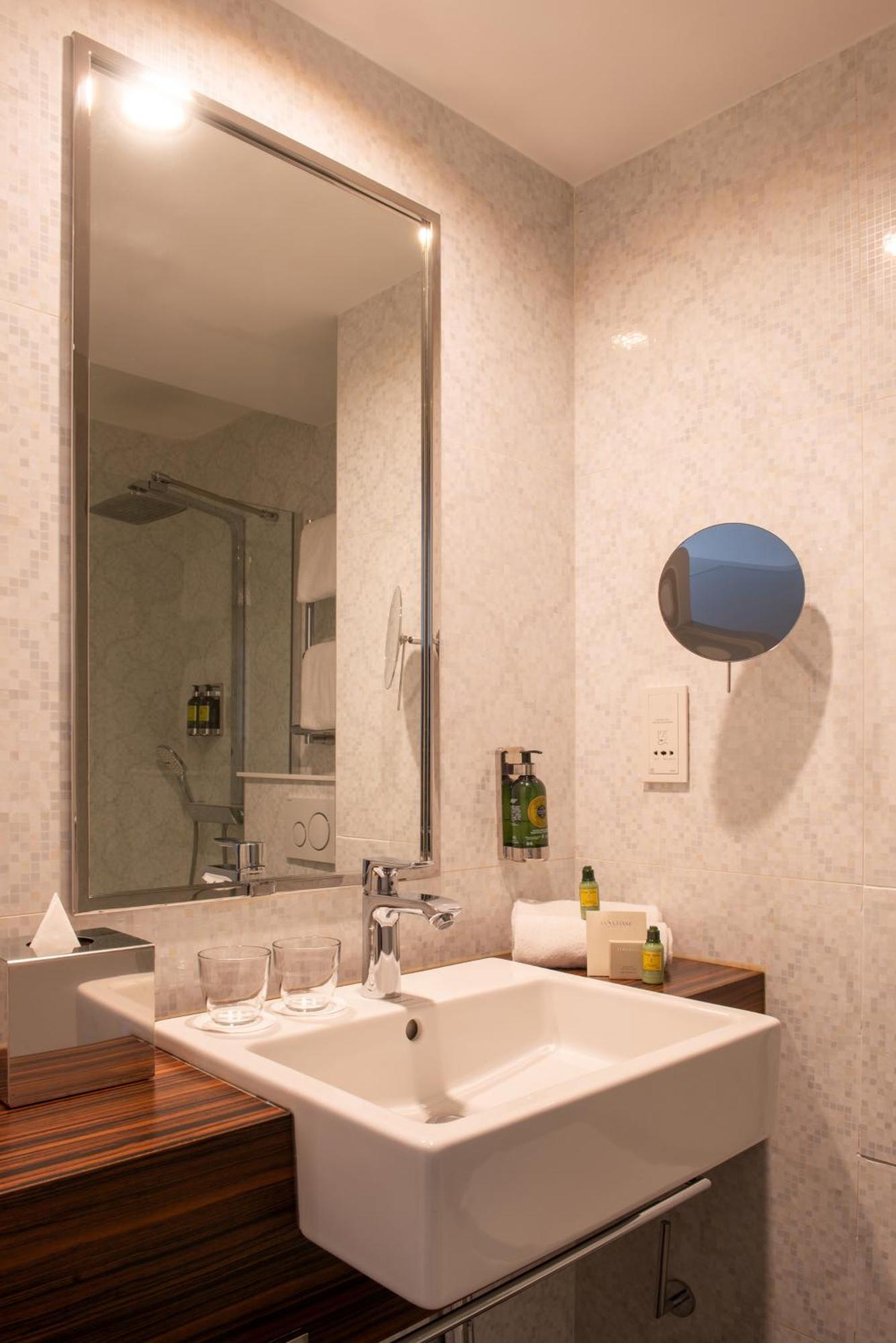 Privilege Triple Room courtyard or street view