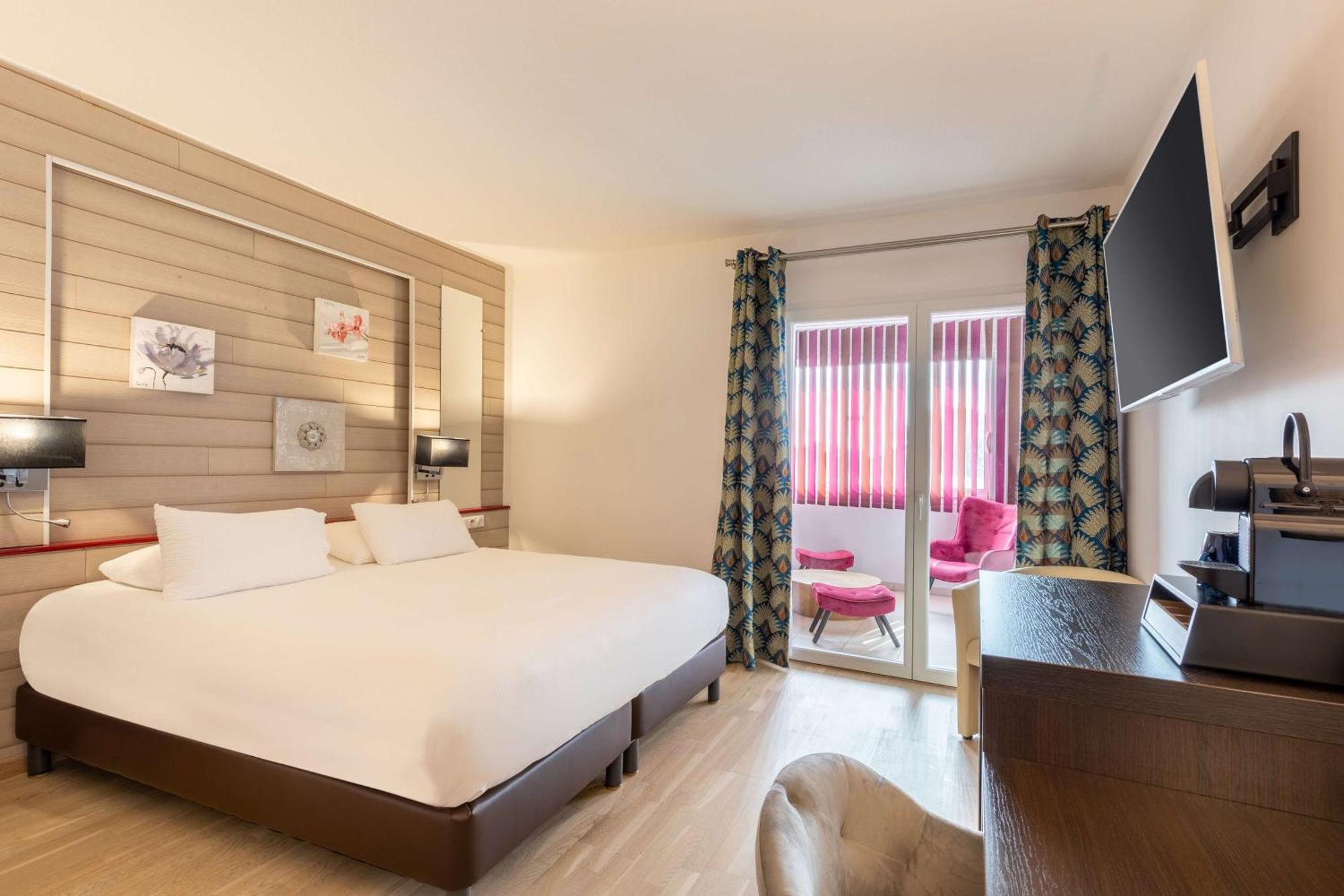 Executive King Room King Bed Non-Smoking