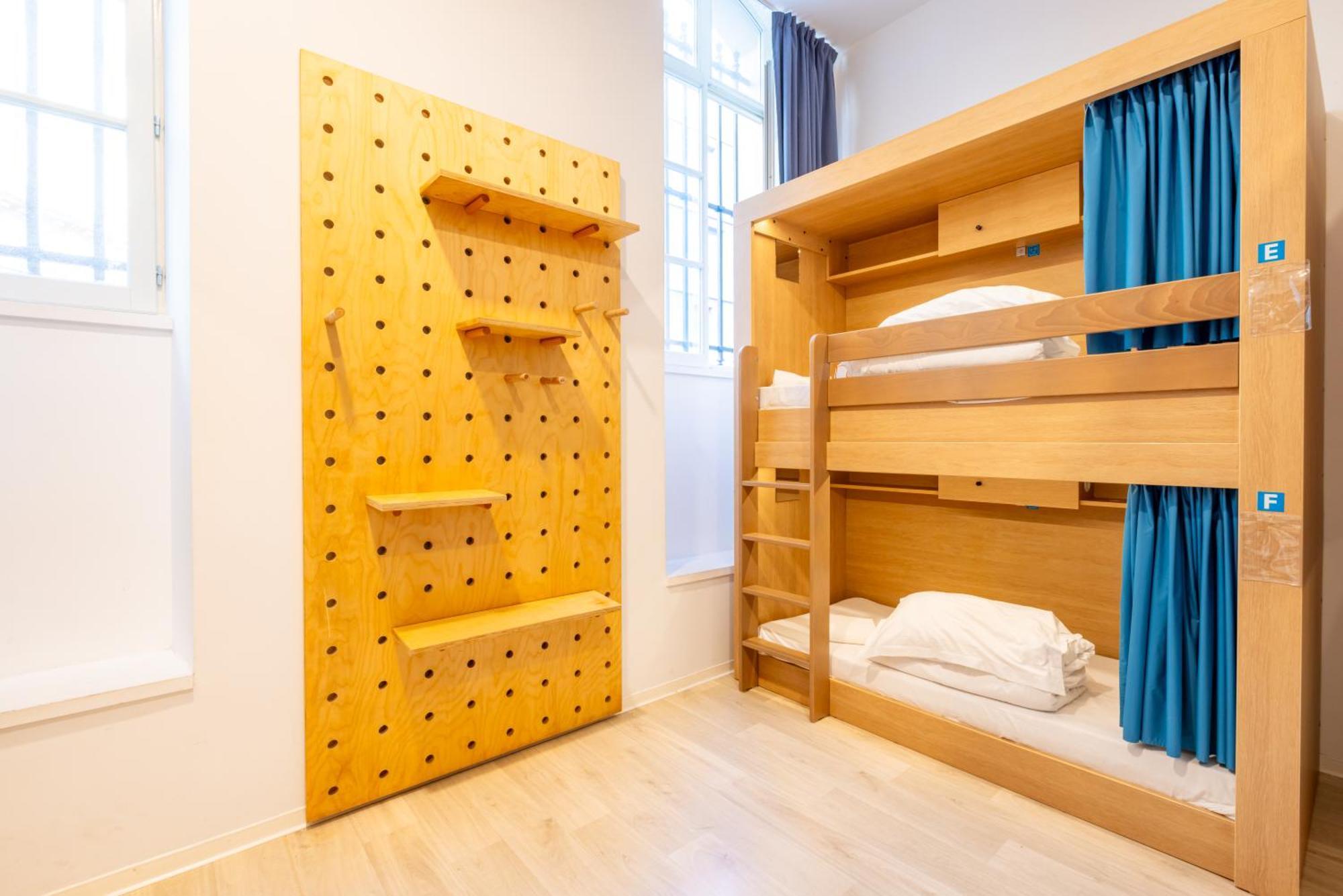 Bed 8-Bed Mixed Dormitory Room