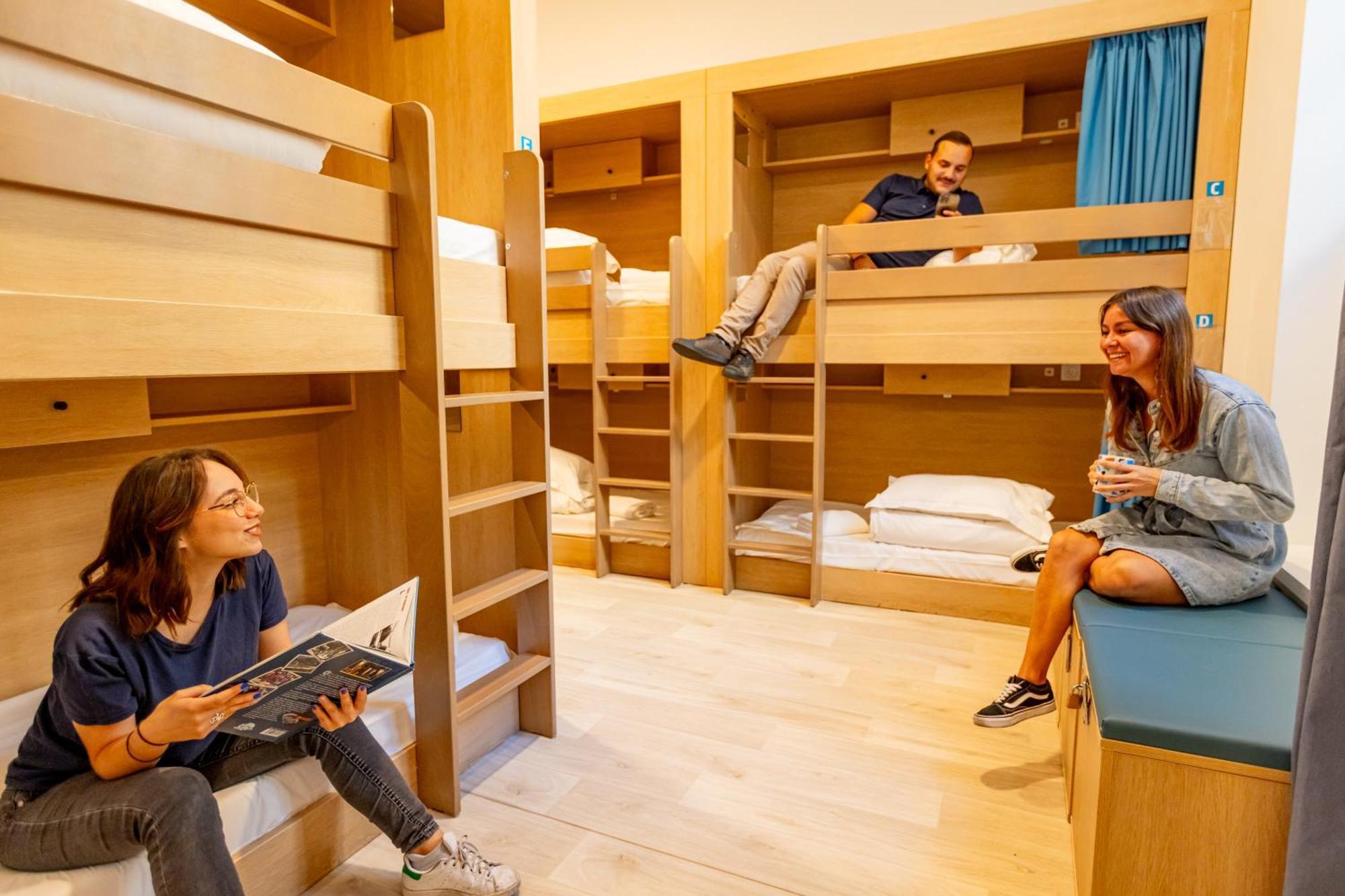 Bed 8-Bed Mixed Dormitory Room
