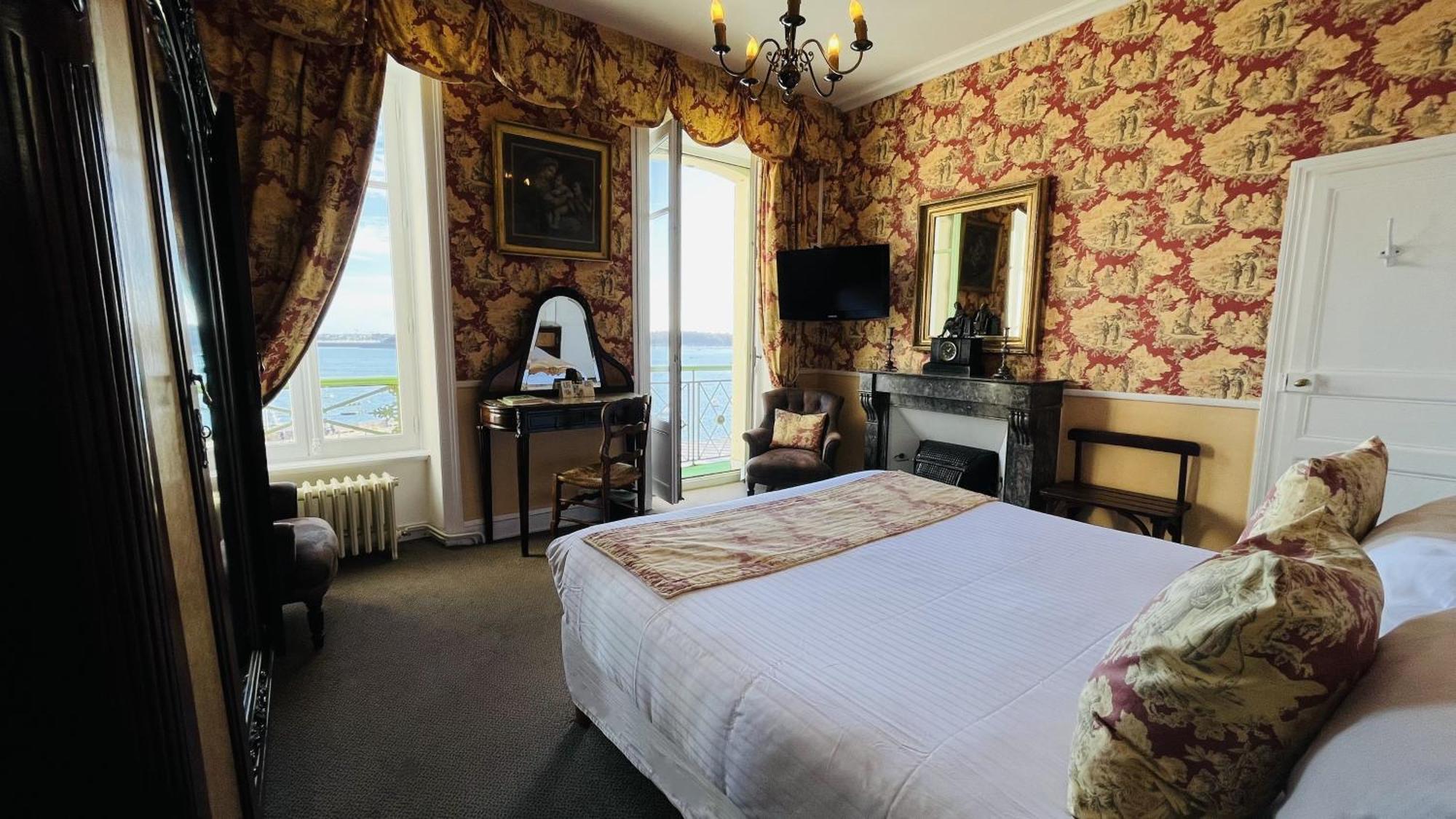 Double or Twin Room Sea View