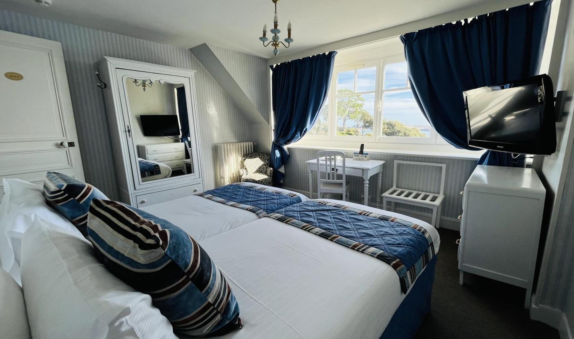 Double or Twin Room Sea View without Balcony