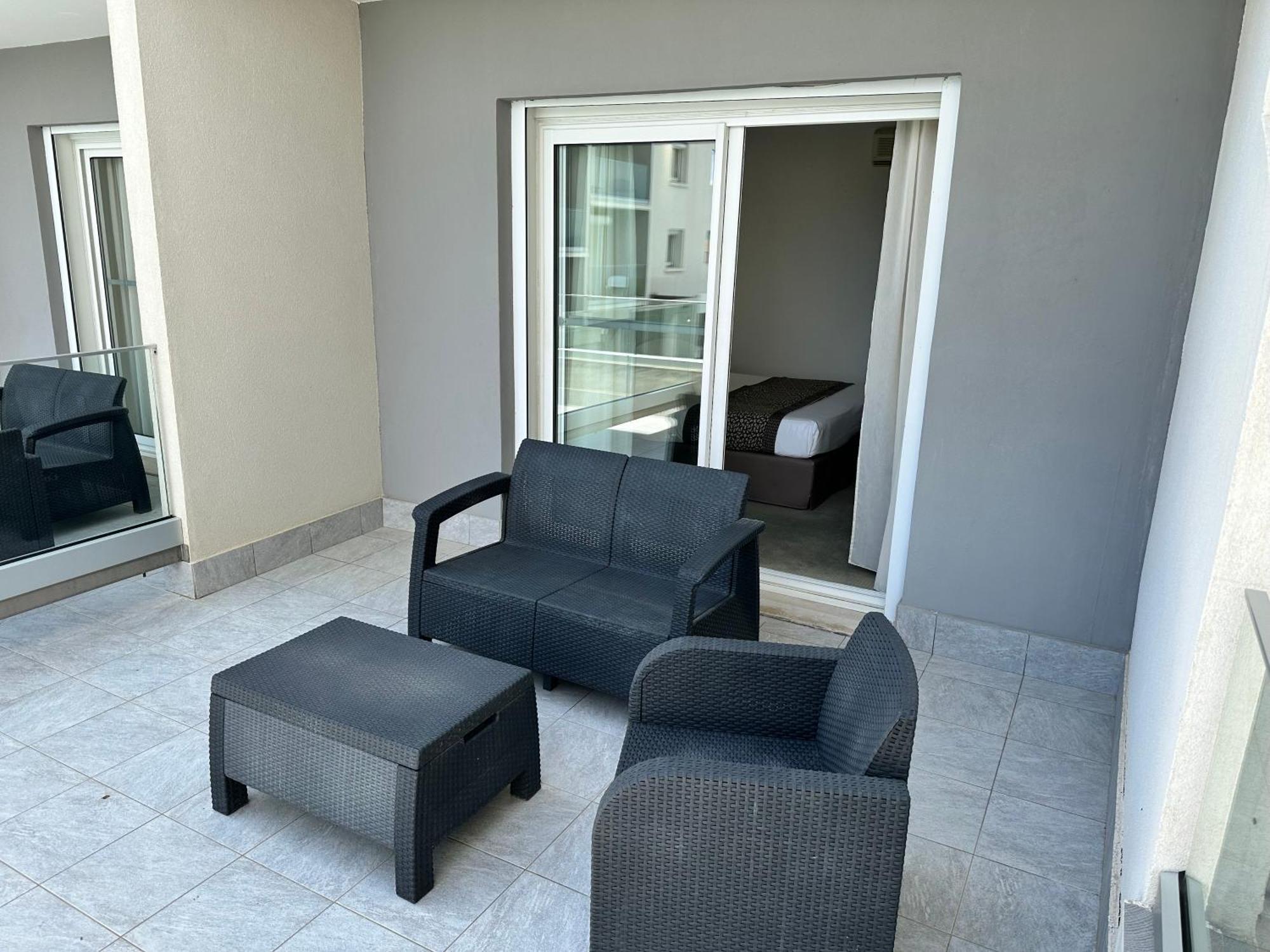 L Large Double or Twin Room Terrace Sea Pool View