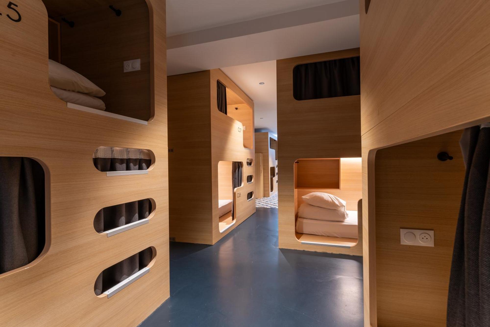Bed 18-Bed Mixed Dormitory Room