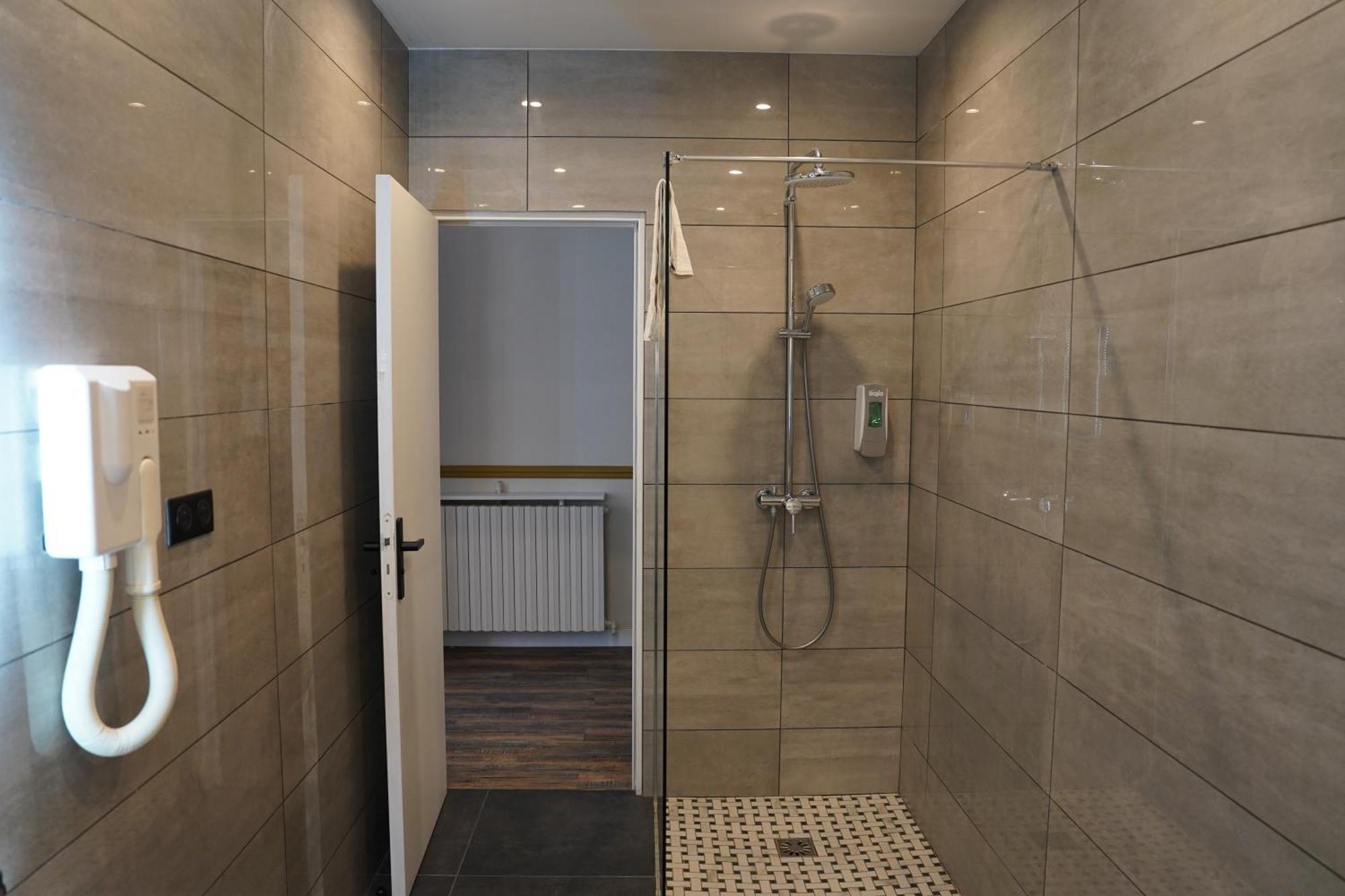 Double Room Shower