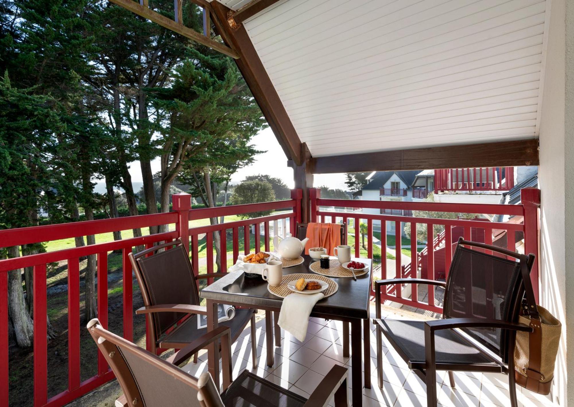 Large One-Bedroom Apartment Balcony