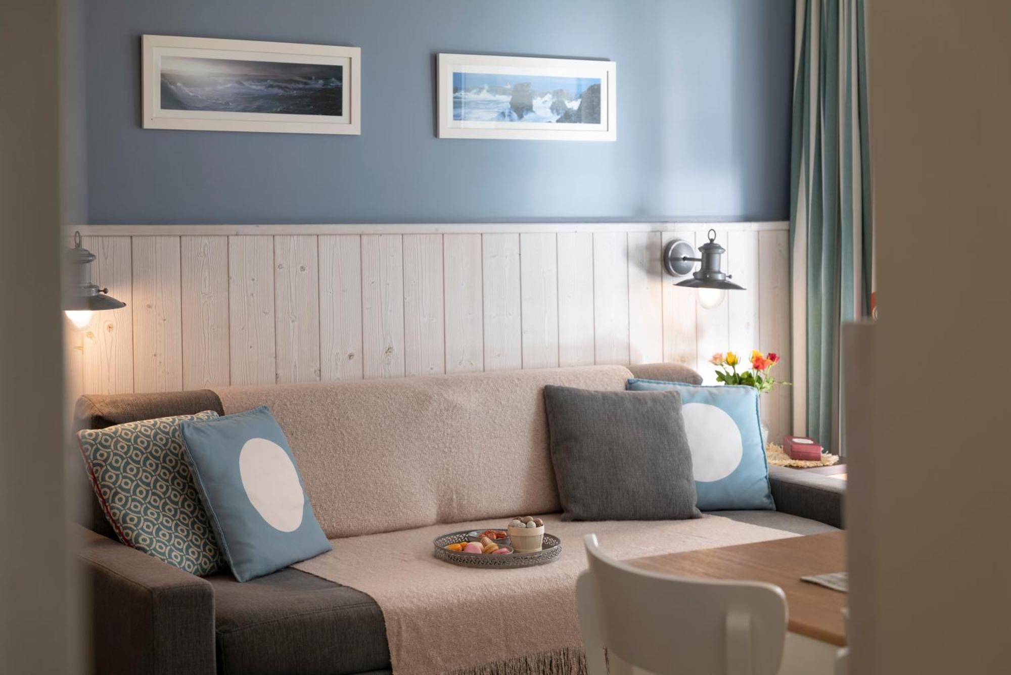 Large One-Bedroom Apartment Balcony