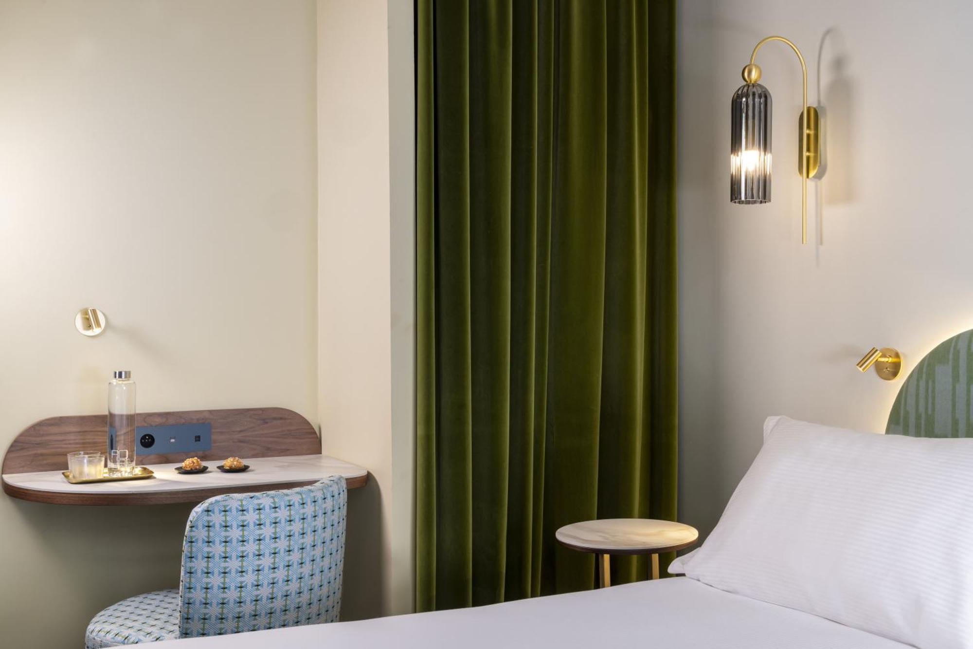 Deluxe Double or Twin Room City View