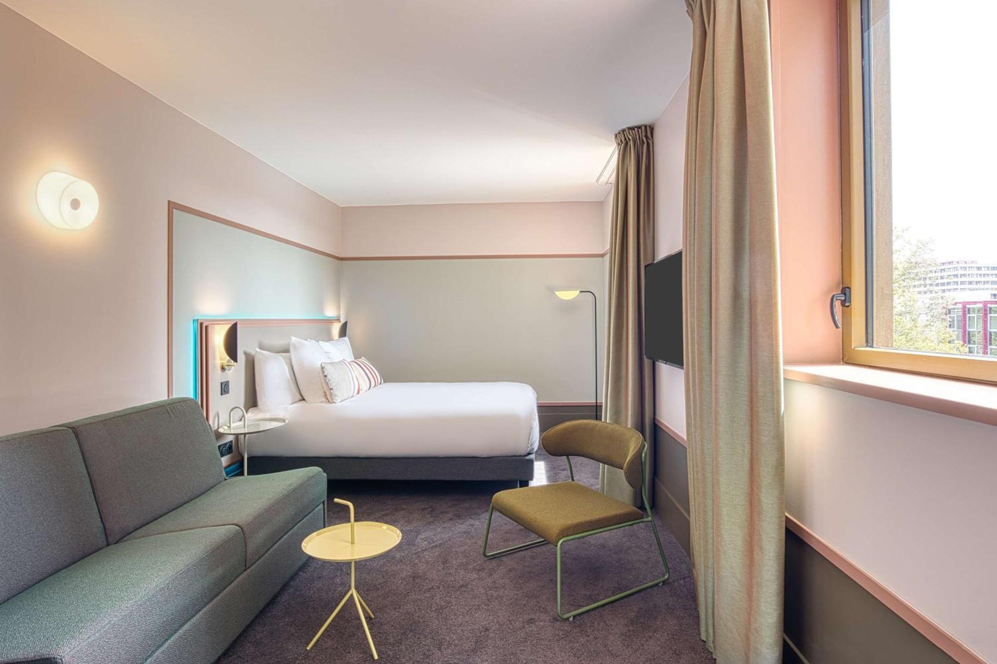 Junior Queen Suite