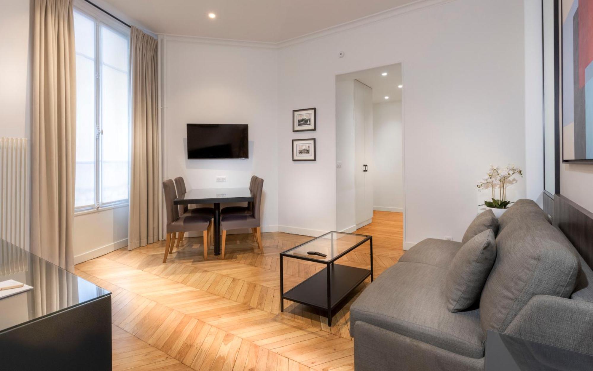 Classic One-Bedroom Apartment Courtyard View
