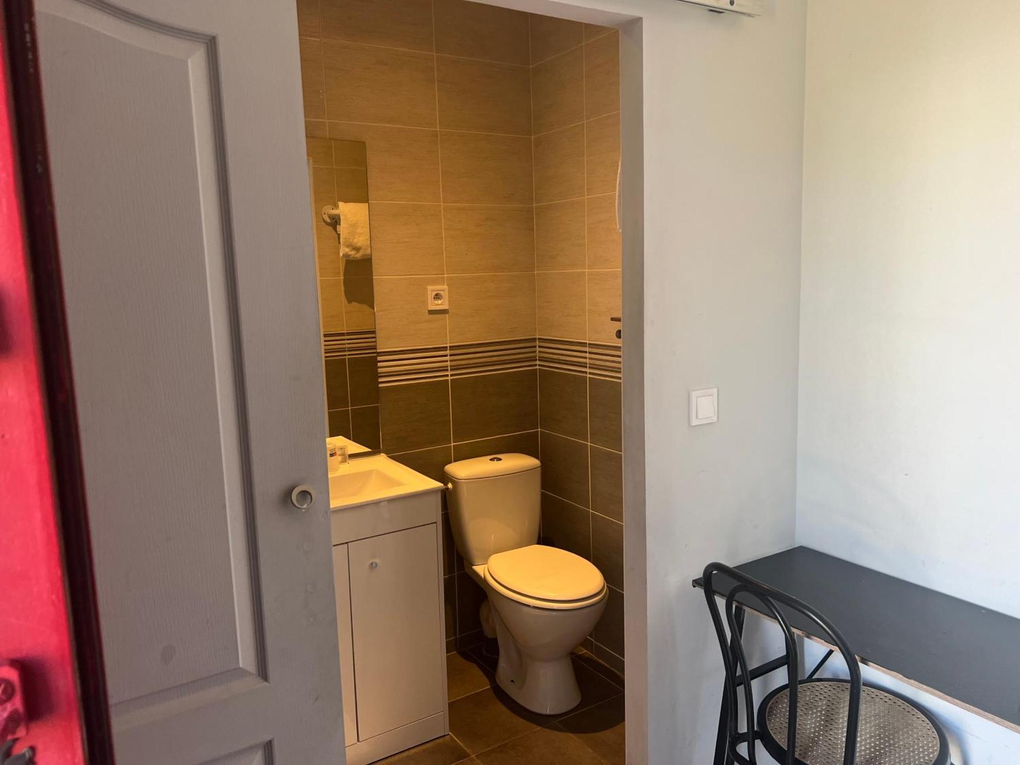 Single Room Private Bathroom